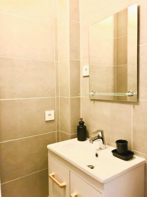 Rm-1 - Appartement F2 Au 1Er Etage Pour 1-3 Pers Mulhouse Exterior foto